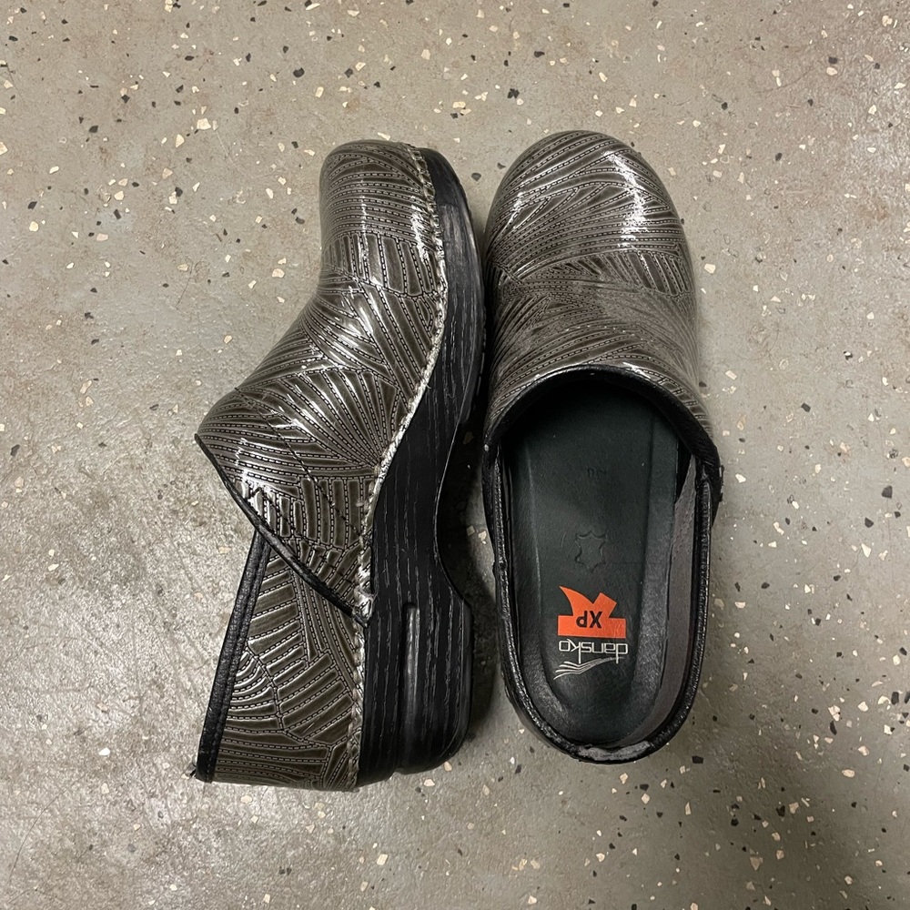 Dansko Clogs Size 38 - image 8